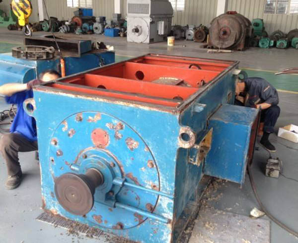 一臺在西瑪電機售后服務中心等待維修的三相異步電動機 一臺在西瑪電機售后服務中心等待維修的三相異步電動機